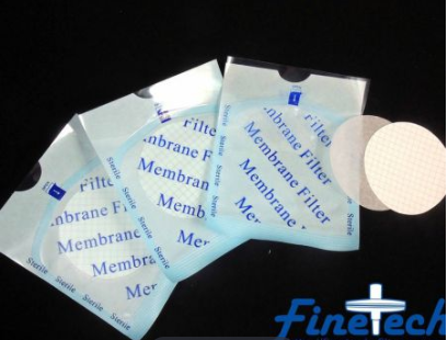 Màng lọc MCE màu trắng tiệt trùng 47mm x 0.22um dạng lưới đen dạng gói liên tục Finetech M-MCE047G022I-GS