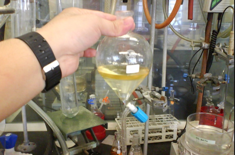 Dichloromethane dùng để làm gì? Ứng dụng DCM trong công nghiệp